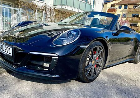 Porsche 991 911 GTS. Cabrio / / Approved/Chrono/Sportabgas