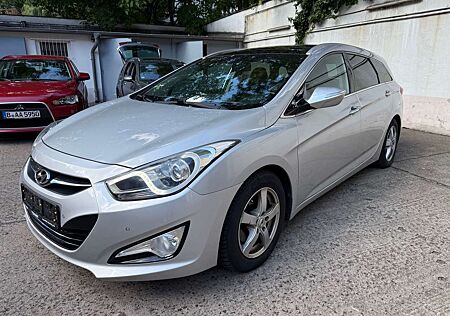 Hyundai i40 Edition Kombi Automatik AHK Navi Kamera