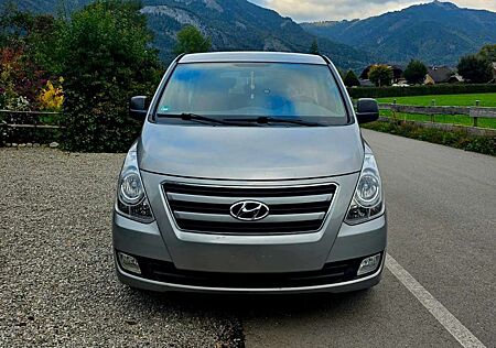 Hyundai H-1 Starex
