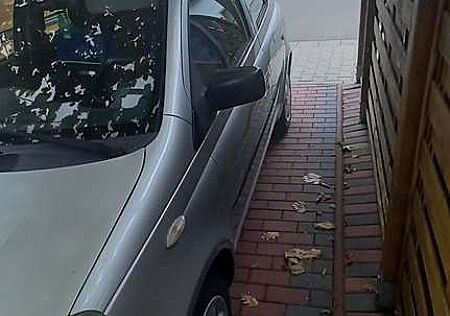 Toyota Yaris 1.3 linea sol