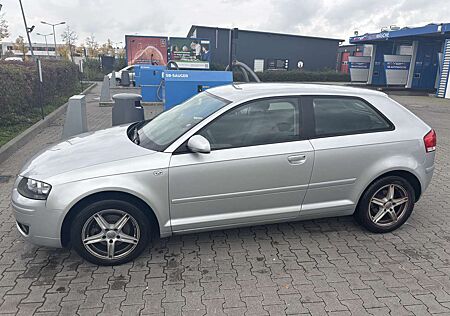 Audi A3 1.6 (Frischer Tüv + Scheckheftgepflegt)