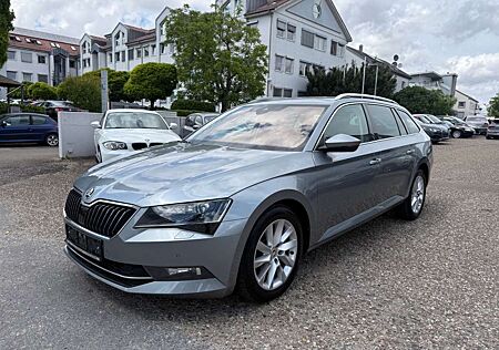 Skoda Superb Combi 2.0TDI Style 4x4-Navi-AHK-Totwinkel