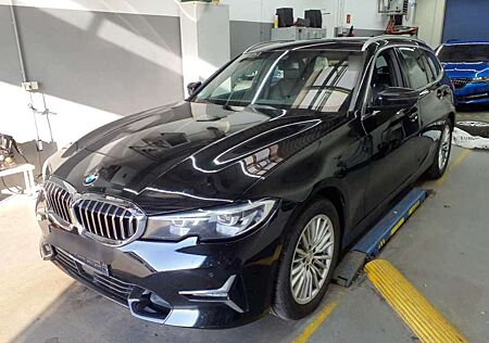 BMW 320 d Luxury Line LED Leder PDC SHZ ACC R.Cam