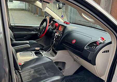 Lancia Voyager 2.8 CRD16v Silver