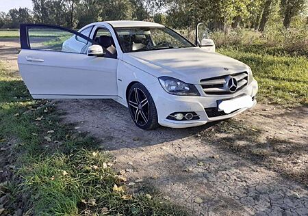 Mercedes-Benz C 250 CDI DPF Coupe (BlueEFFICIENCY) 7G-TRONIC
