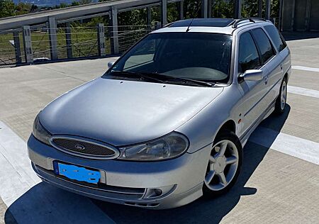 Ford Mondeo Turnier V6 ST 200