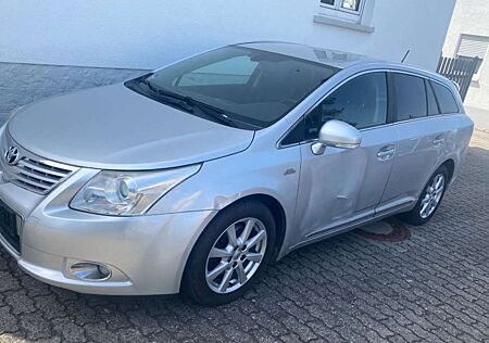 Toyota Avensis Kombi SolD-4D Aut.Klima/PDC/Alu