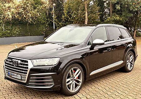 Audi SQ7 7 Sitzer Entertainment Alcantara
