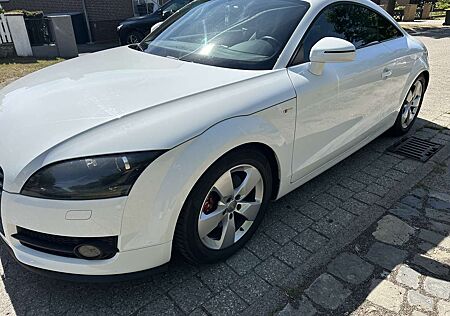 Audi TT Coupe 2.0 TFSI S line Sportpaket (Innenraum)
