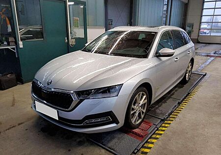 Skoda Octavia Combi FirstEdition Navi Pano AHK HEAD UP