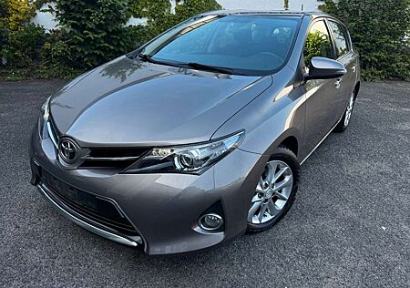 Toyota Auris 1,4-l-D-4D Travel
