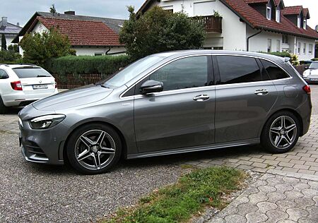 Mercedes-Benz B 200 AMG-Line Navi AHK Sitzheizung Carbon Ausst.