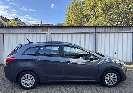 Hyundai i30 blue Kombi 1.4 Classic Navigation