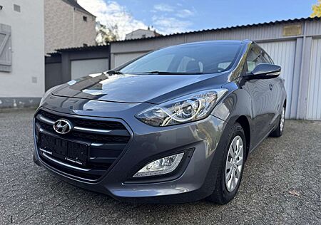 Hyundai i30 blue Kombi 1.4 Classic Navigation