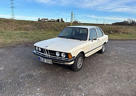 BMW 320 Oldtimer 6 Zylinder 1978 E21