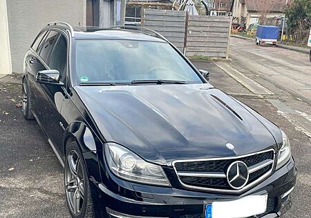 Mercedes-Benz C 63 AMG Kessy Distronic Side top gepflegt