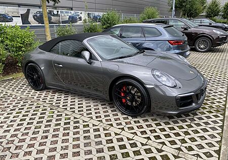 Porsche 991 911 Carrera 4 GTS Cabrio PDK Lift Leder approved