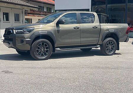 Toyota Hilux Double Cab Invincible 2.8 Automatik 4x4