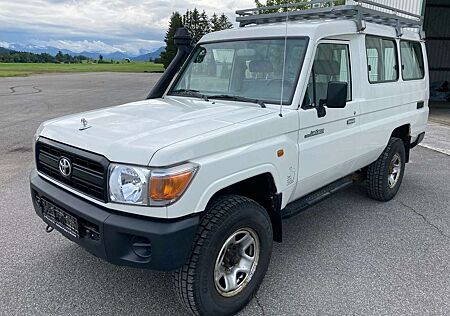 Toyota Land Cruiser HZJ78L