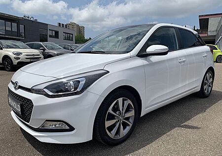 Hyundai i20 1.4 Trend Panorama-Glas-Schiebe Dach