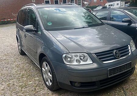 VW Touran Volkswagen Highline*TÜV 04/2027