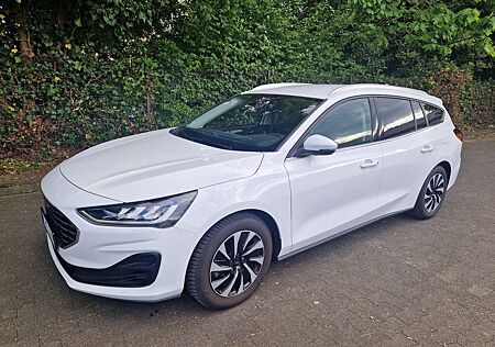 Ford Focus Turnier Hybrid mit AHK