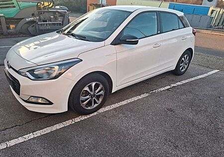 Hyundai i20 Passion TÜV NEU SCHECKHEFT GEPFLEGT