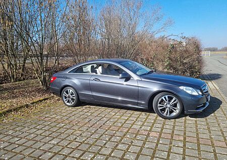 Mercedes-Benz E 200 MERCEDES W207 Coupe Topp angebot