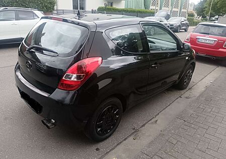 Hyundai i20 3-Tür 1.2 UEFA EURO2012 KLIMA TÜV 05.26