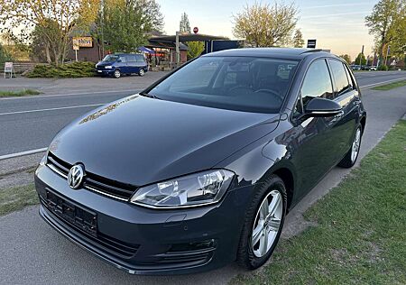 VW Golf Volkswagen Comfortline BMT Panorama Navi Massagen-Sitz
