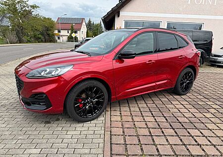 Ford Kuga ST-Line X in Lucid Rot mit Black Package