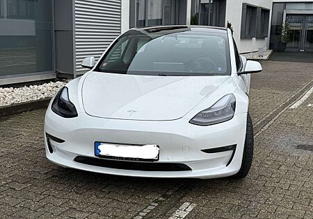 Tesla Model 3 Langstreckenbatt. Allradantrieb Dual Motor Perform
