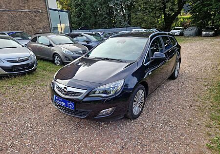 Opel Astra J Sports Tourer 1.4T Xenon Navi 64Tkm Sitzhz 2Hnd