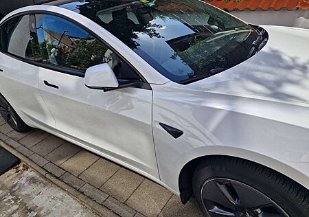 Tesla Model 3 Standard Reichweite Plus Hinterradantrieb
