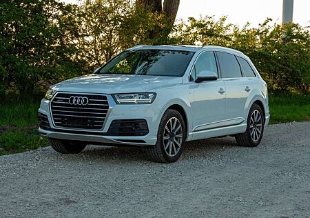 Audi Q7 3.0 TDI quattro / 7-Sitzer+S-Line+Bose+Panora