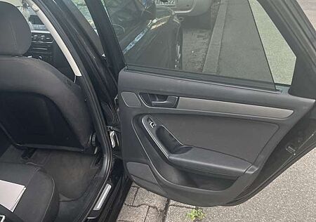 Audi A4 Avant 2.0 TDI ultra DPF Attraction