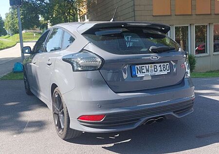 Ford Focus 2.0 EcoBoost ST
