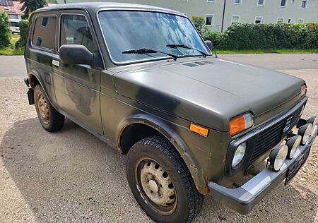 Lada Niva 1.7i Only