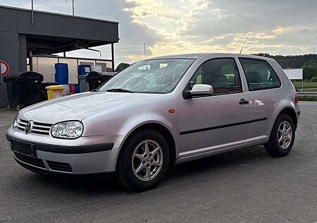 VW Golf Volkswagen 4 1.6 Klima 1Hand Gut Gepflegt Viel Neuteile