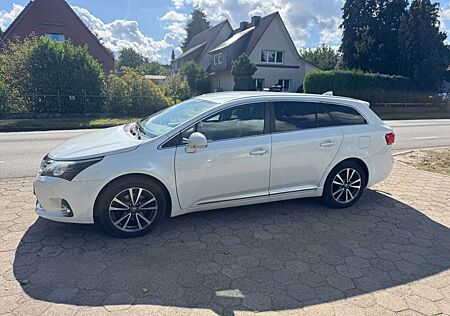 Toyota Avensis Kombi Executive*Navi*Leder*SHZ*Kamera