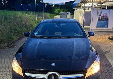 Mercedes-Benz CLA 200 7G-DCT