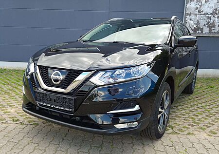 Nissan Qashqai 1.6 DIG-T N-Connecta J11 + AHK u. Winterreifen