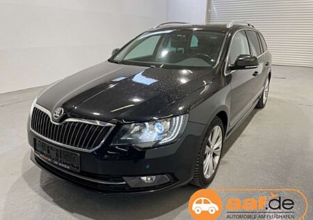 Skoda Superb Combi 2.0 TDI DSG Elegance Leder Navi Pano