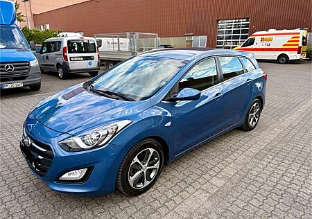 Hyundai i30 blue Kombi 1.6 CRDi Trend