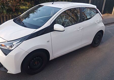 Toyota Aygo 5-Türer x-play Team Deutschland