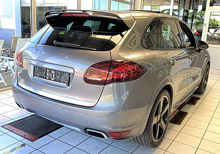Porsche Cayenne S 4.2 Diesel / Sport-Design / Chrono / Bose / Pano