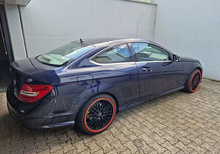 Mercedes-Benz C 220 Coupé AMG-Line mit Premium-Ausstattung