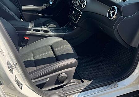 Mercedes-Benz GLA 200 7G-DCT