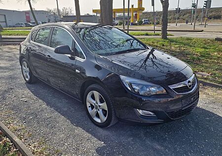 Opel Astra J Lim. 5-trg. Sport / Tüv Neu