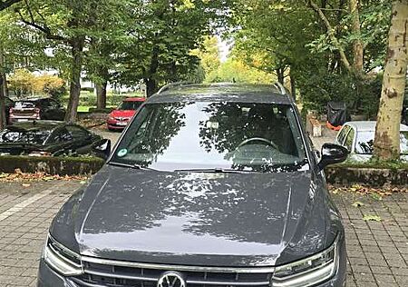 VW Tiguan Volkswagen Active